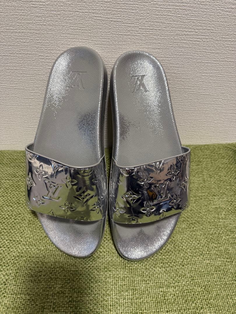 Louis Vuitton シルバー サンダル　10