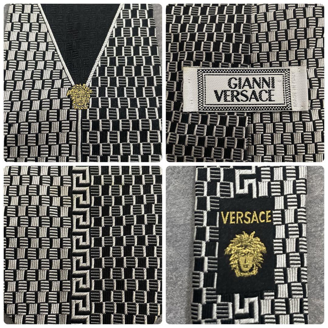 極上高級イギリス製3ピーススーツ × GIANNI VERUSACEネクタイ