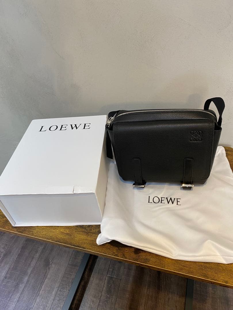 K*A様 ボディーバック　未使用　黒　ブラック　へいこう輸入