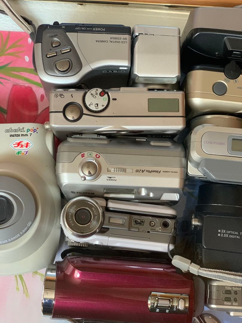 キヤノン、カシオ、ニコン、オリンパス、富士フイルムのカメラを大量販売