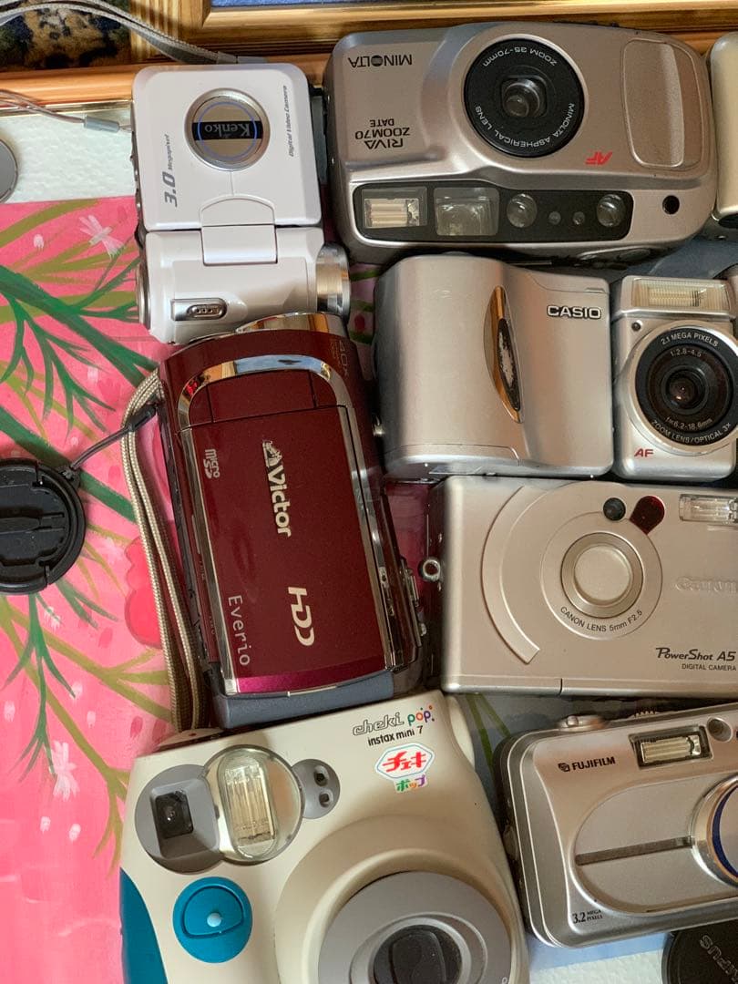 キヤノン、カシオ、ニコン、オリンパス、富士フイルムのカメラを大量販売