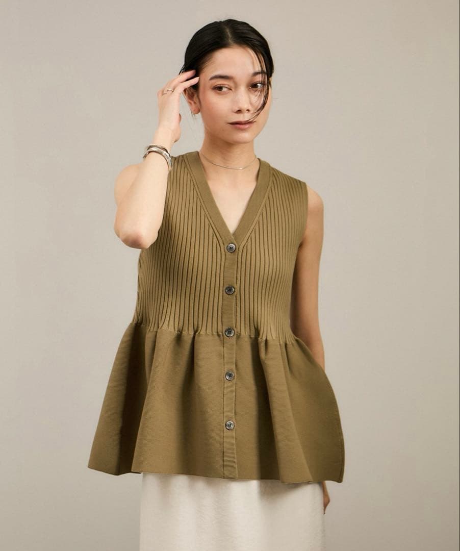 サロンアダムエロペ　リブフレアーペプラムプルオーバー　キャメル