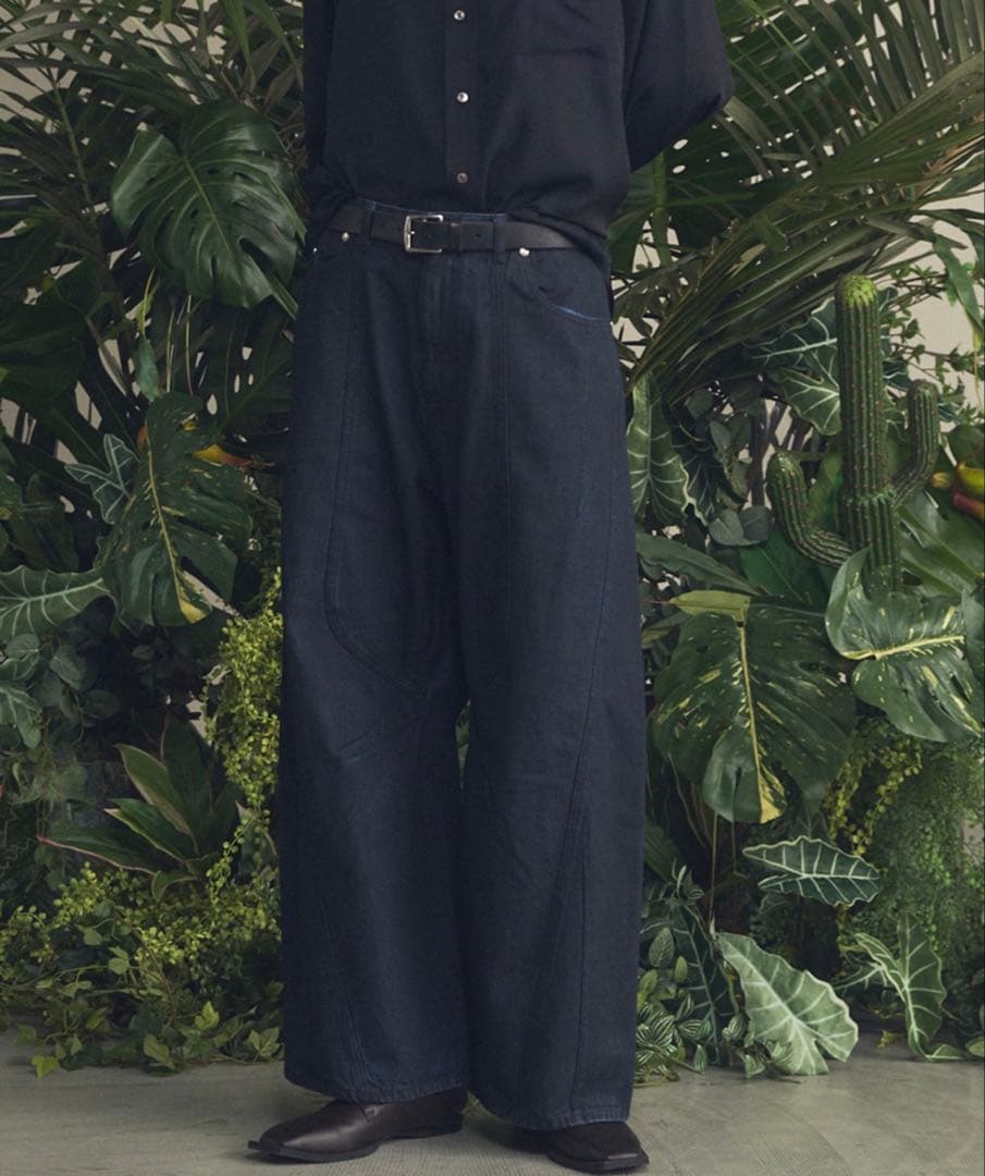 メゾンスペシャル　立体裁断カッティングデニムパンツ