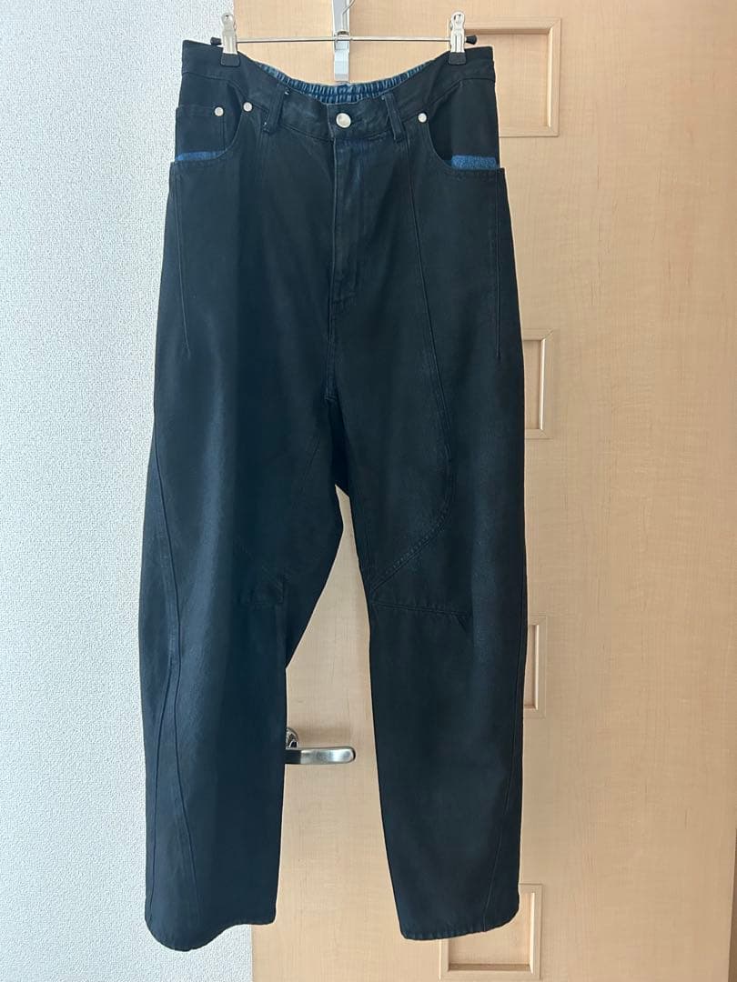 メゾンスペシャル　立体裁断カッティングデニムパンツ