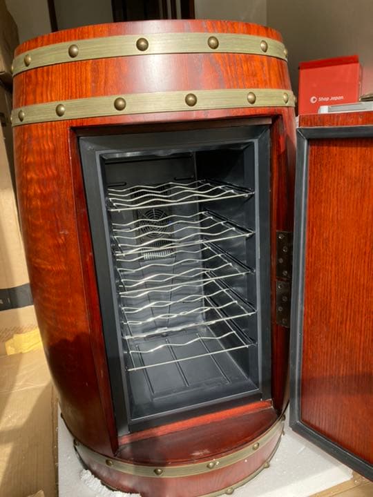 アンティークな樽型デザインのワインクーラーです。(赤字値段)