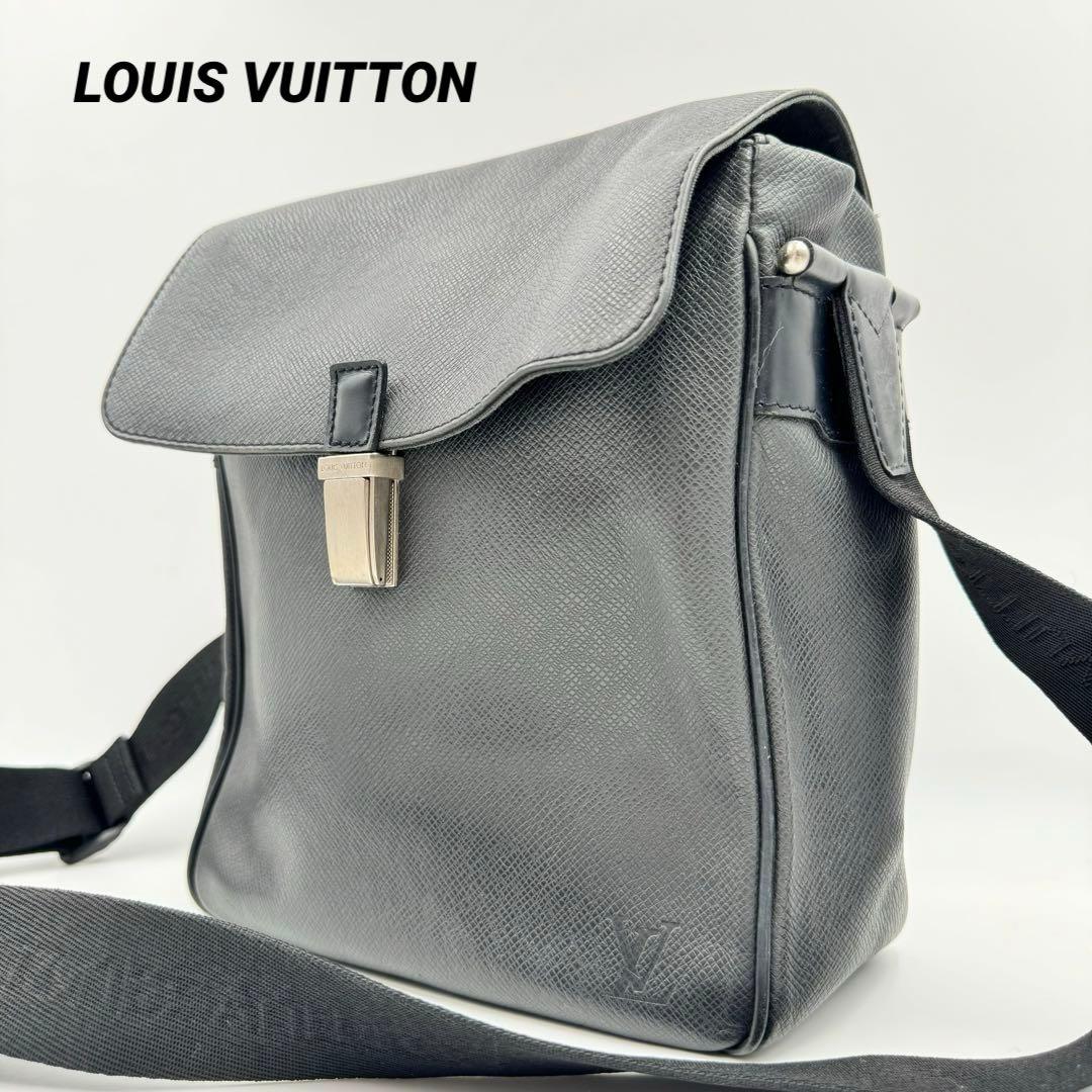 LOUIS VUITTON タイガ　メッセンジャーバッグ　ブラック　レザー