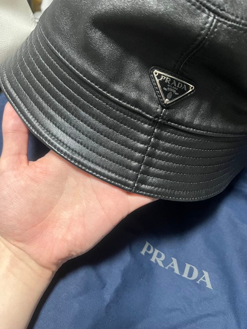 PRADA レザー ブラック バケットハット