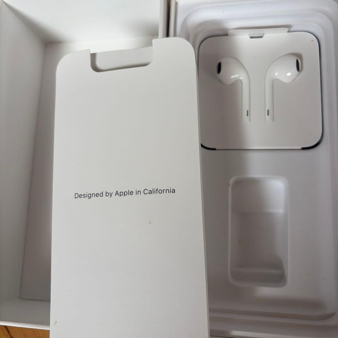 Apple iPhone 11 128G ブラック本体　有線イヤホン付