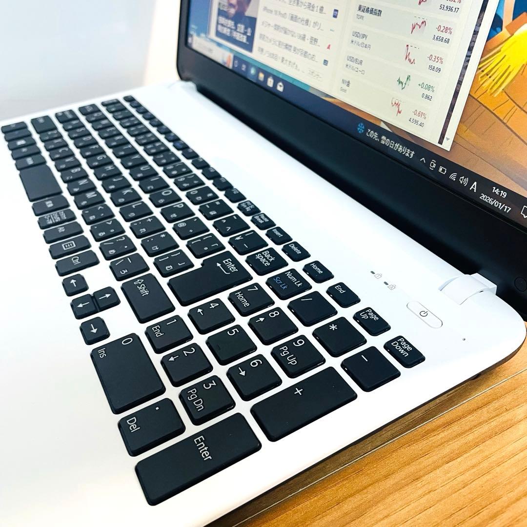 美麗デザイナーズホワイトVAIO SSDメモリ8Gwin11オフィスDVDカメラ