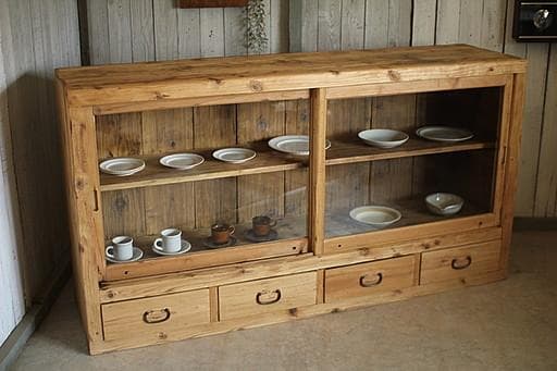 味のある大きな木枠のガラス戸棚　引き出し4杯