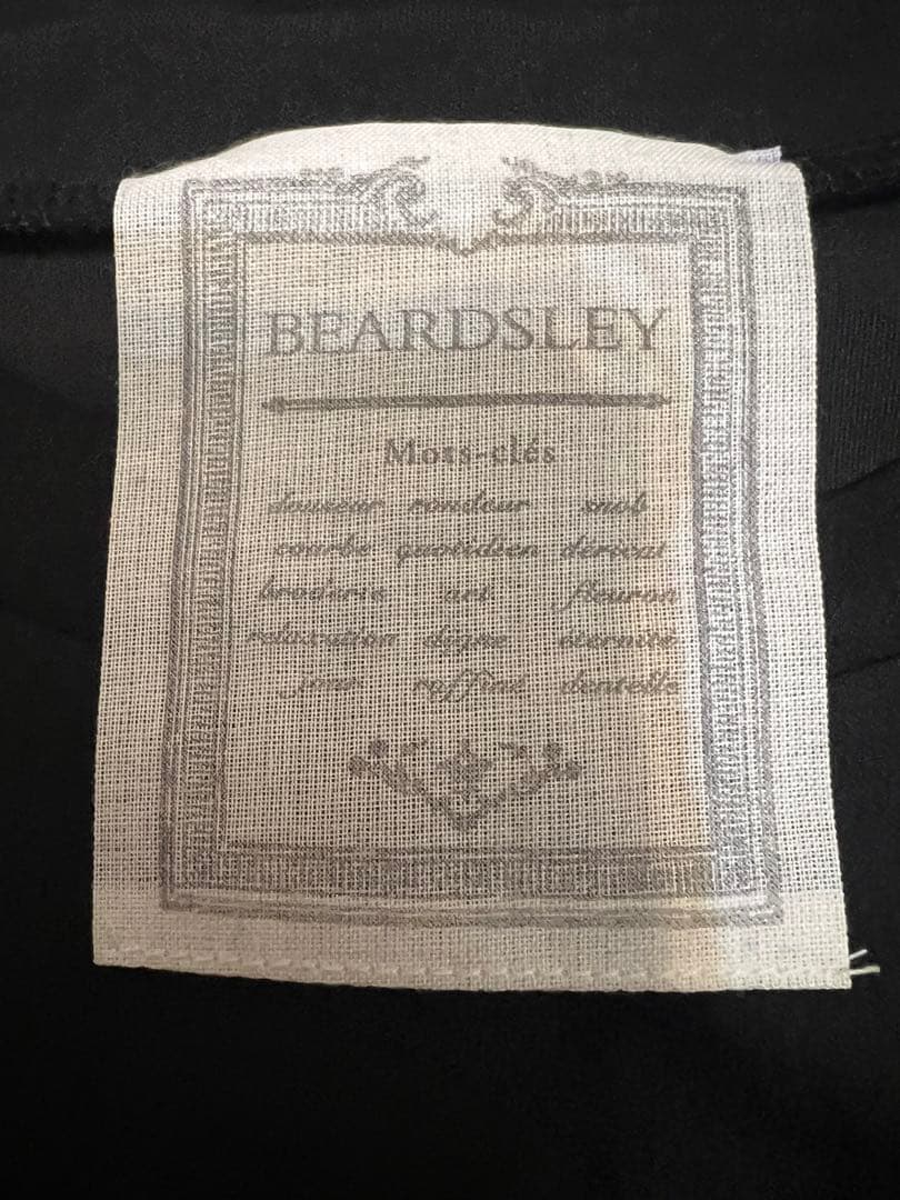 ビアズリー　Tブラウス ブラック