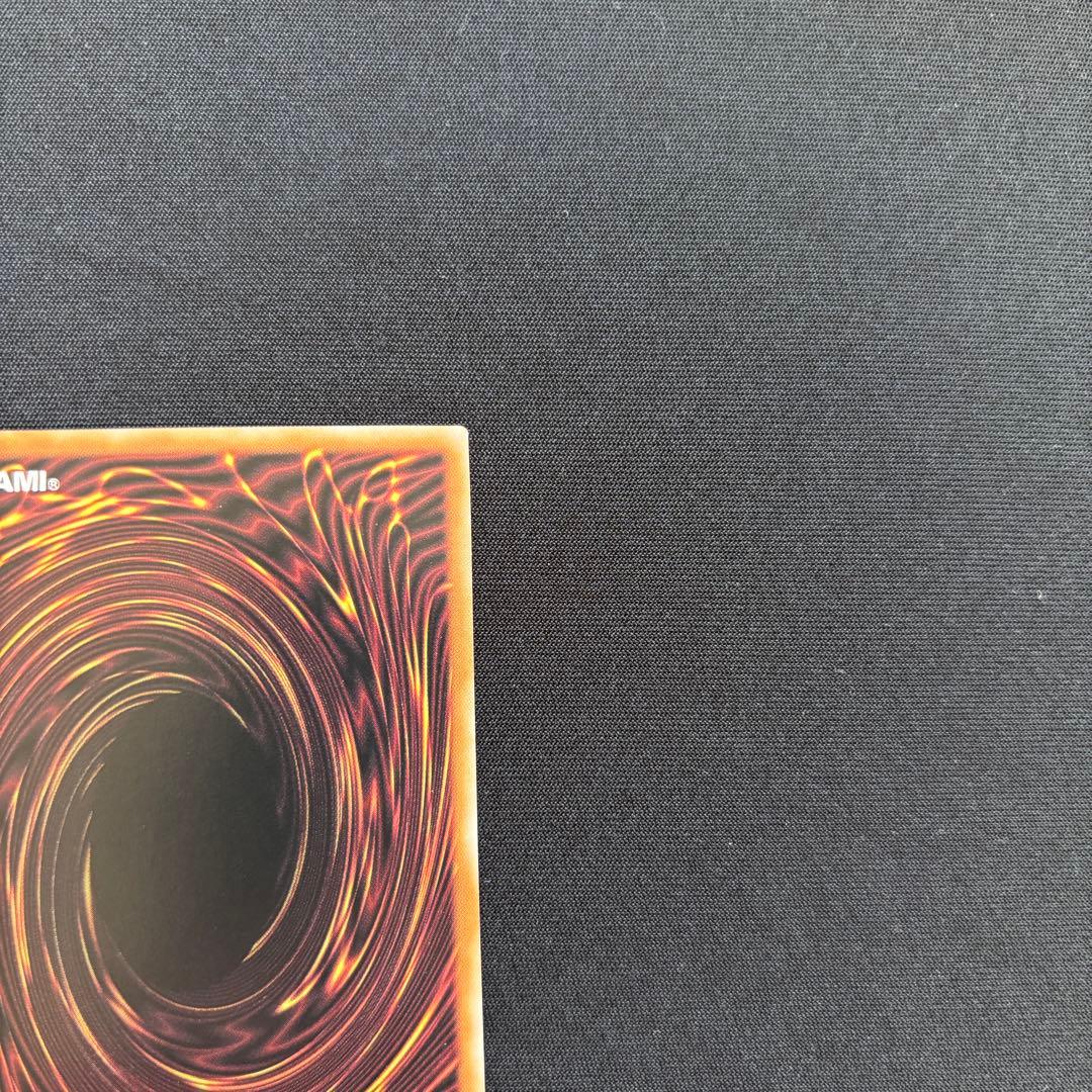 青眼の白龍 ブルーアイズ　クオシク　絵違い