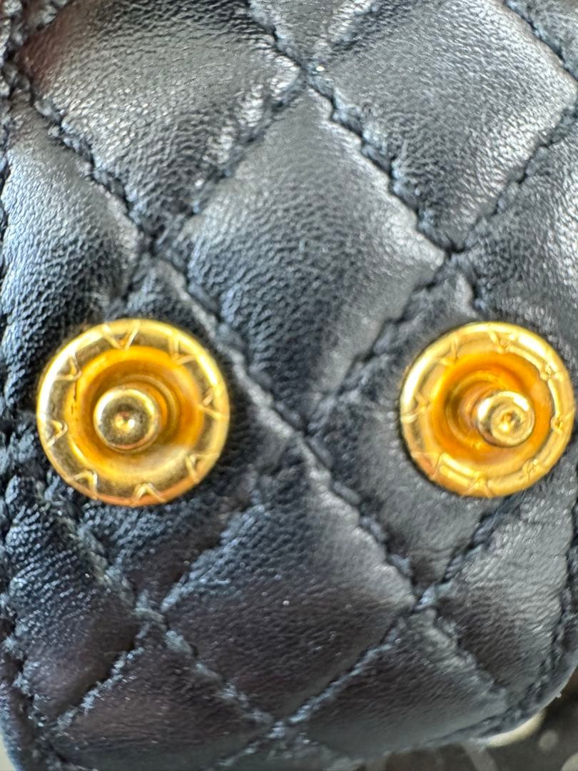 O611 CHANEL ブラック キルティング バングル