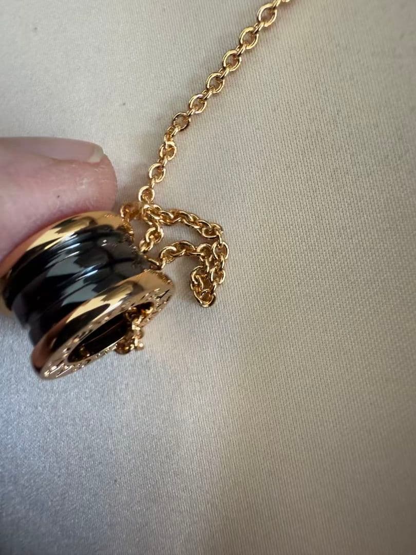 BVLGARI ロゴ入りネックレス 新品同様