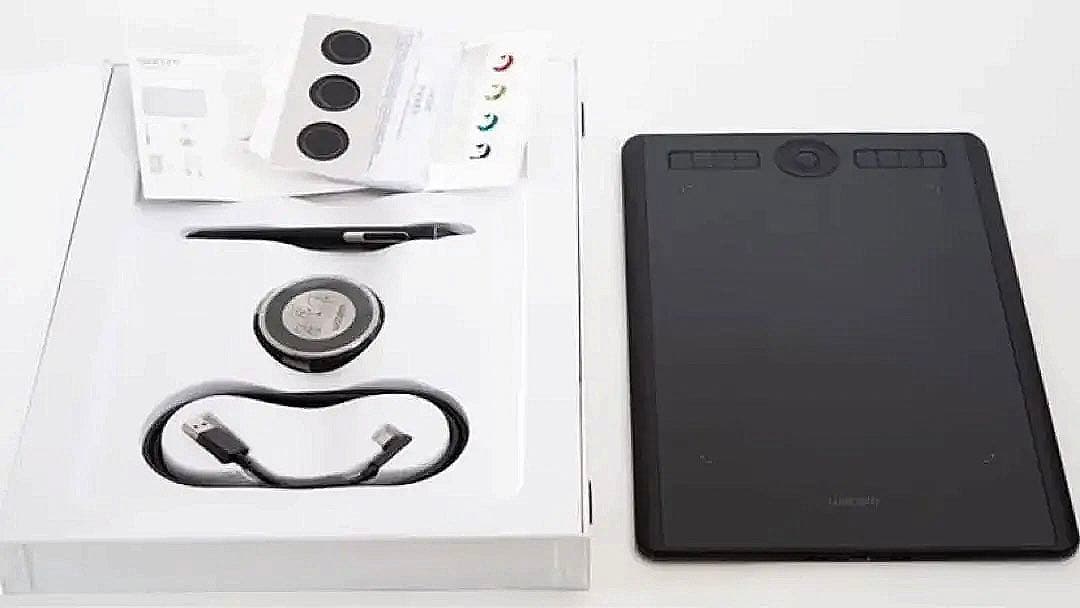 ワコム Medium ペンタブレットPTH-660ブラック 絵デジタル 美品