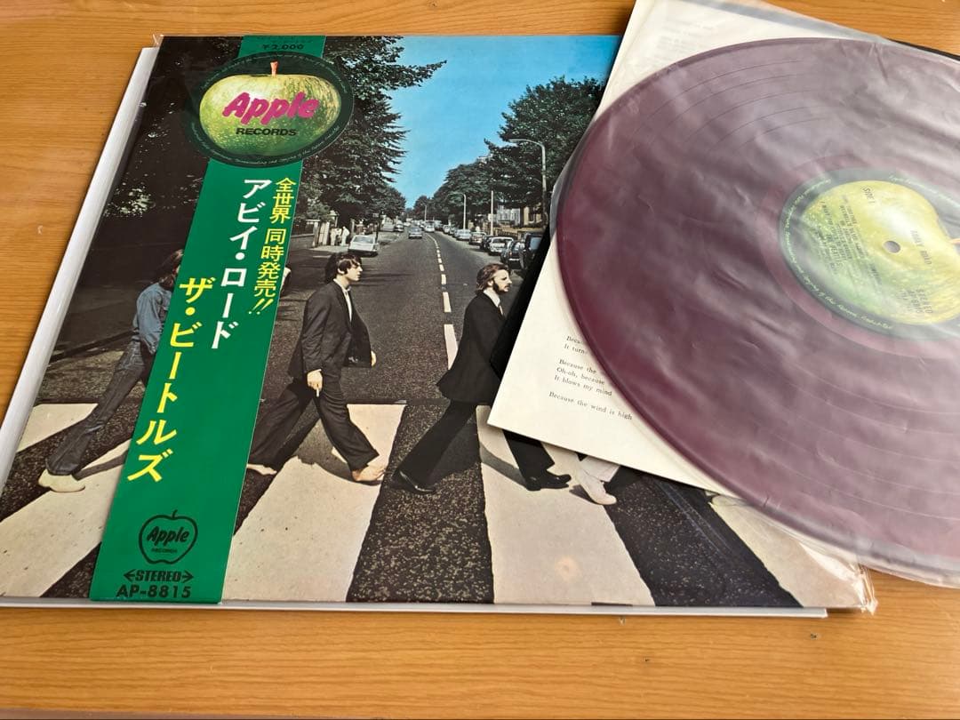 ミント赤盤ノーヒゲ 赤盤　アビーロード 歌詞もピン札の様です。　帯付