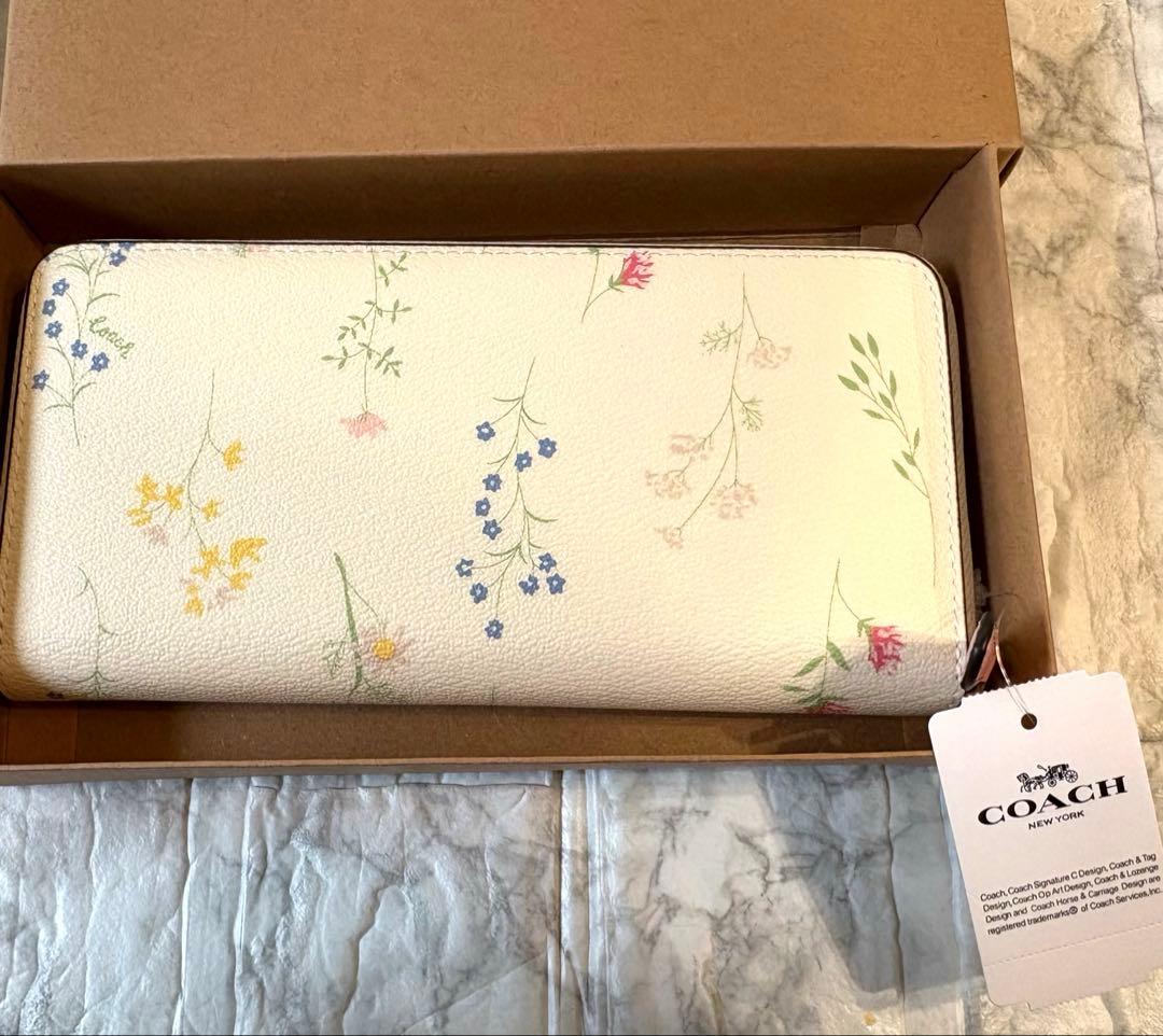 新品未使用✨COACH コーチ 花柄 フローラル 長財布 ラウンドファスナー