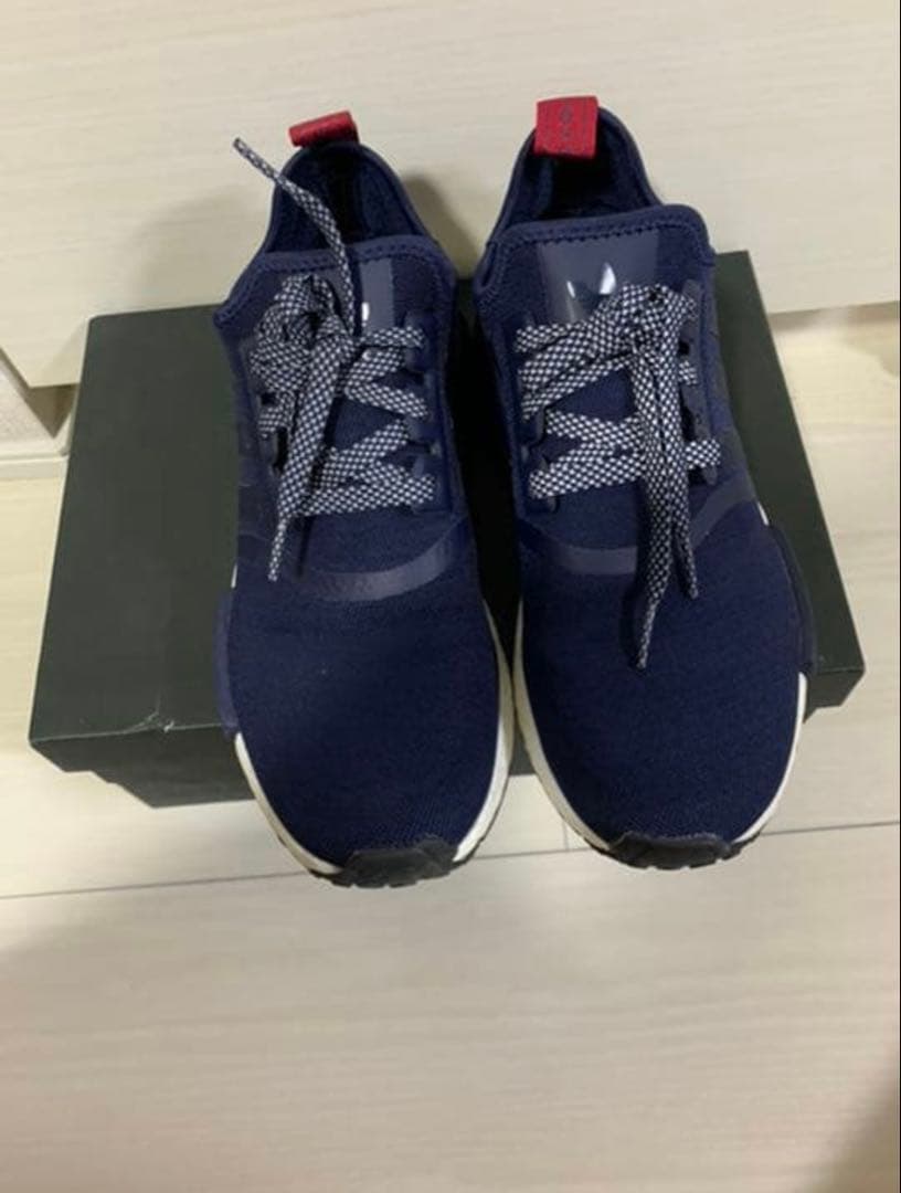 Miu Miu bow サンダル と adidas nmd