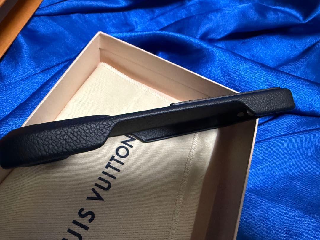 ルイヴィトン iPhone16Proバンパー