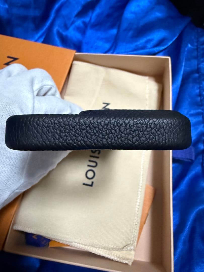 ルイヴィトン iPhone16Proバンパー