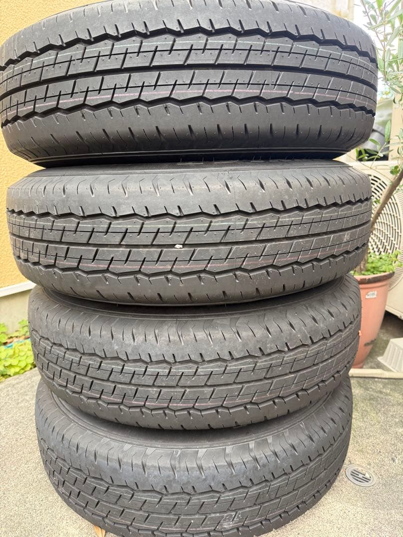 ハイエース　納車前外し　純正　スチール　ホイール　タイヤ　セット