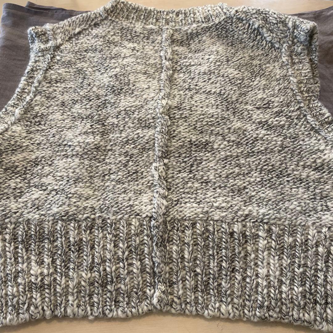 コムアーチニットベスト