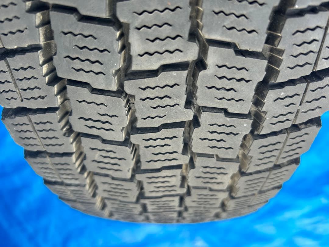 冬用タイヤ　ハイエース使用　状態良し　15インチ ブラックホイール 4本セット