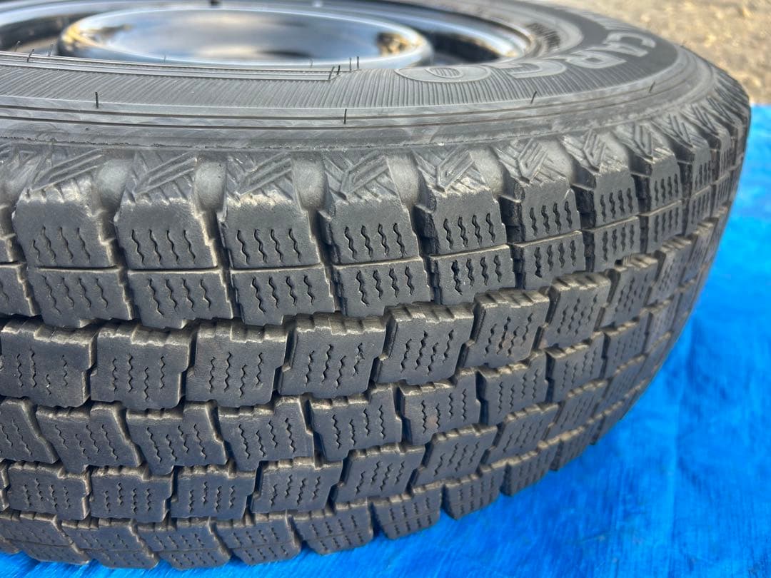 冬用タイヤ　ハイエース使用　状態良し　15インチ ブラックホイール 4本セット