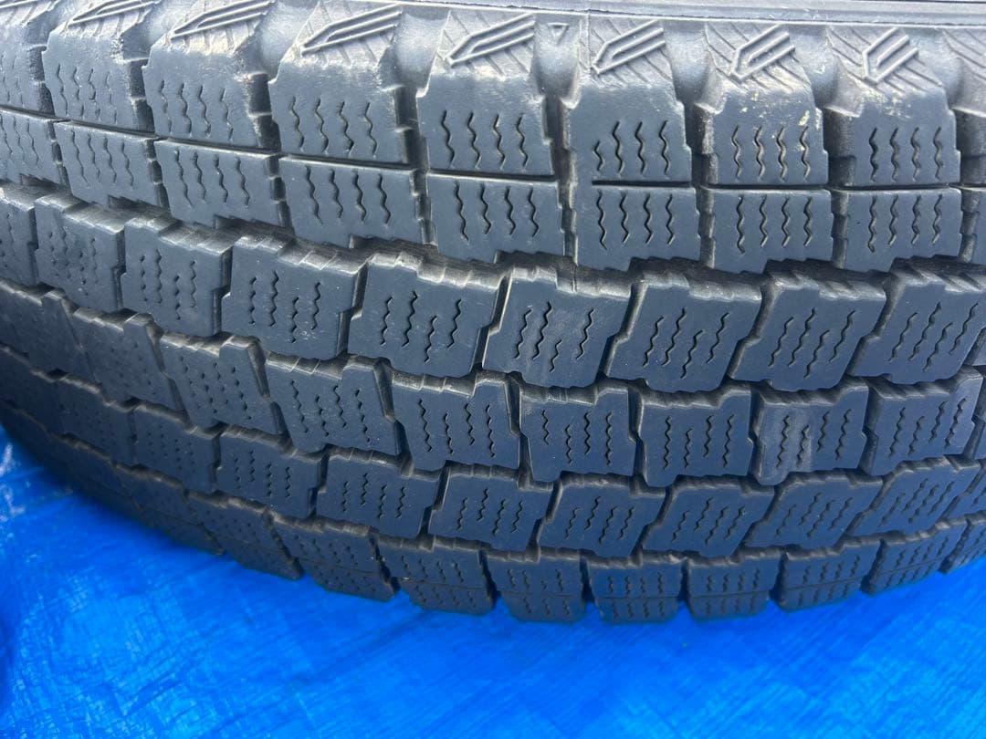 冬用タイヤ　ハイエース使用　状態良し　15インチ ブラックホイール 4本セット