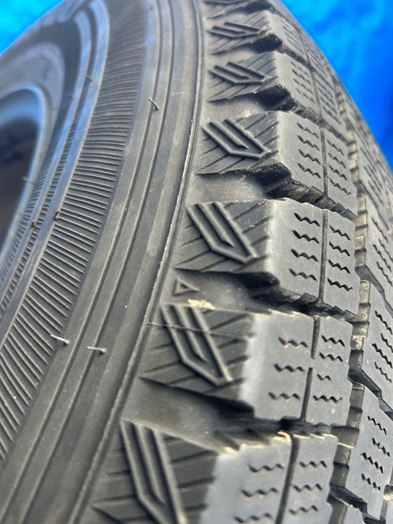 冬用タイヤ　ハイエース使用　状態良し　15インチ ブラックホイール 4本セット