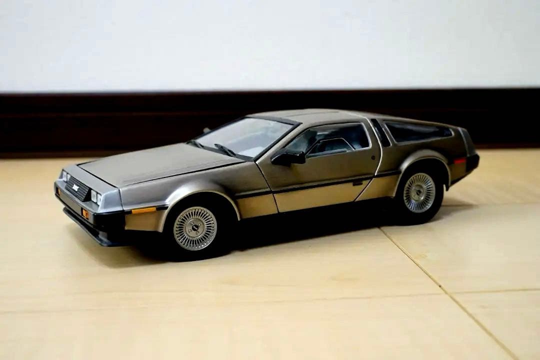 カ*サ様 サンスター　デロリアン　ダイキャスト　1/18　箱付き