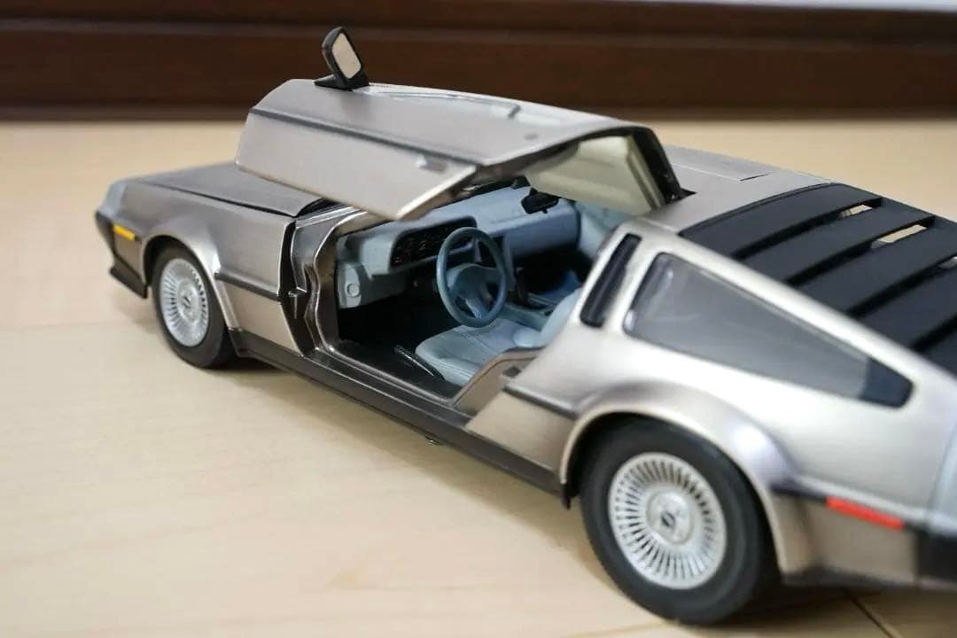 カ*サ様 サンスター　デロリアン　ダイキャスト　1/18　箱付き