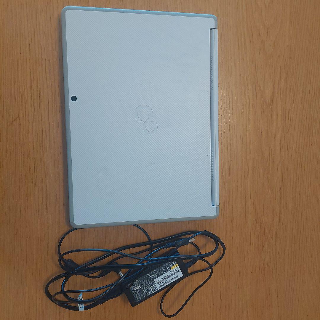 爆速SSD✨すぐ使える✨小型✨ホワイト✨富士通✨ノートパソコン