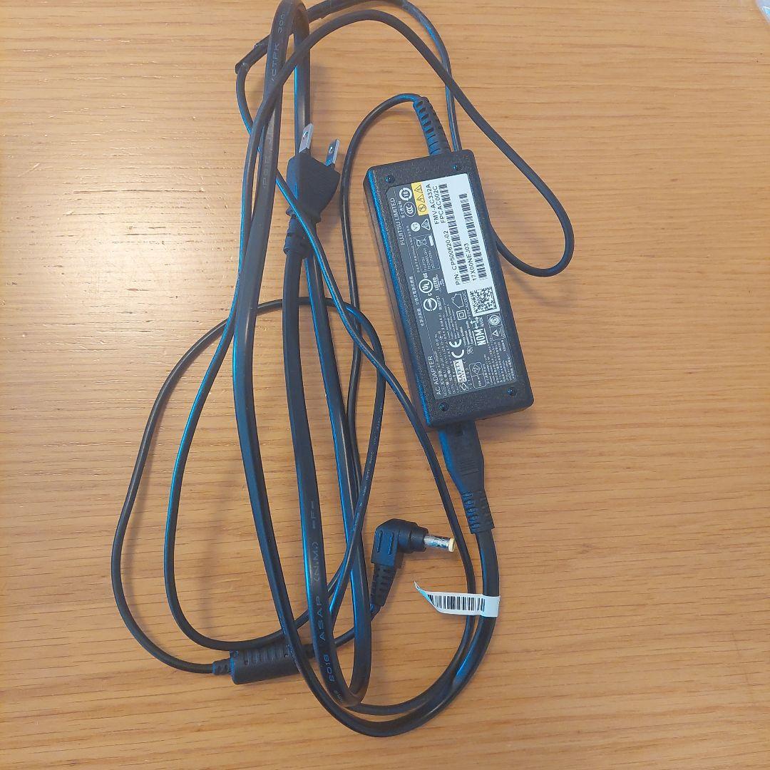 爆速SSD✨すぐ使える✨小型✨ホワイト✨富士通✨ノートパソコン