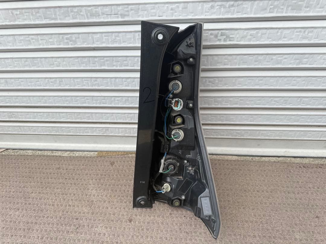 27 日産セレナライダーC27、GC27、GFC27、GFNC27用純正左