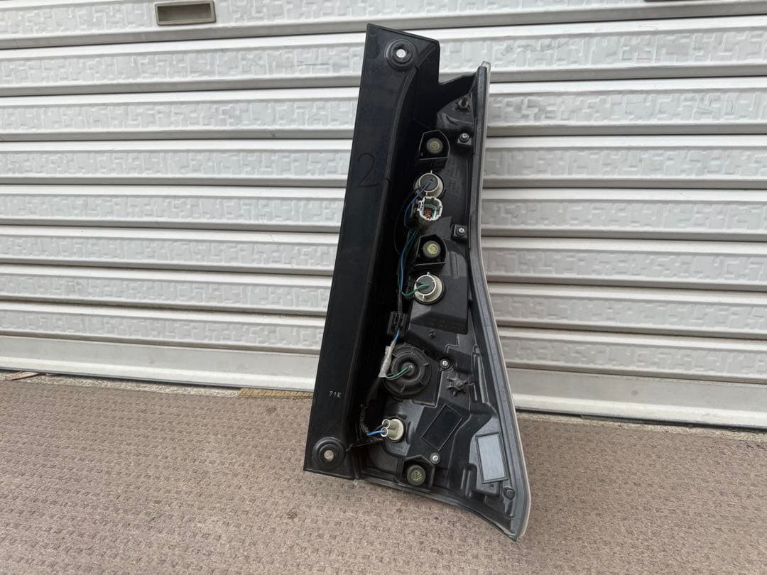 27 日産セレナライダーC27、GC27、GFC27、GFNC27用純正左