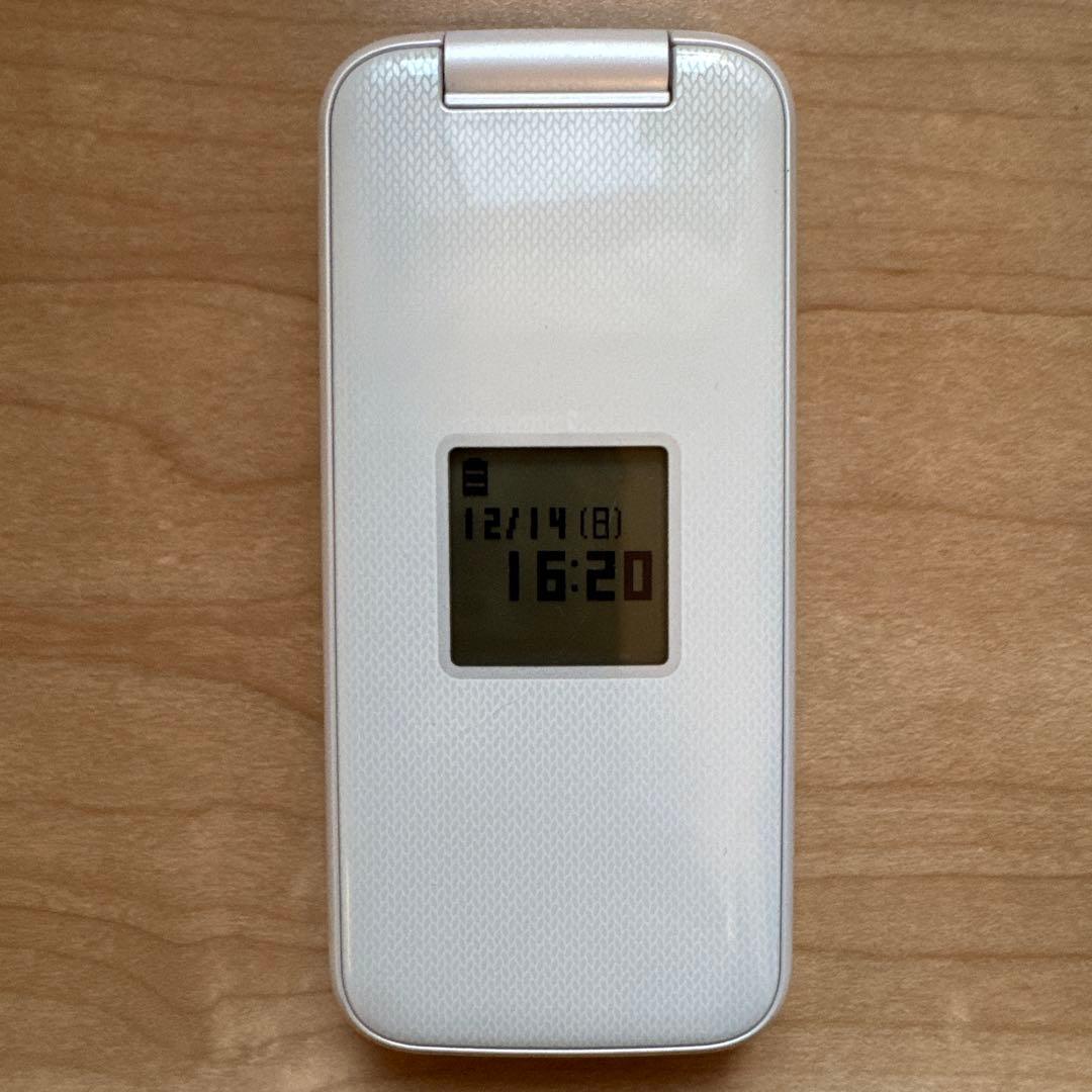 docomo 携帯電話 本体 らくらくホンF-01M ホワイト