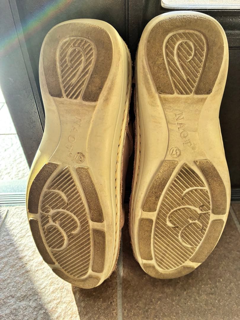 Naot ベージュ アイリス　37