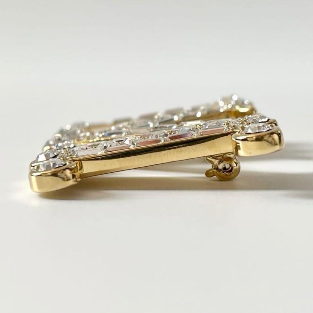 マックスマーラ　バス　クリスタル　M字型　ブローチ　ゴールド　ロゴ　イタリア製