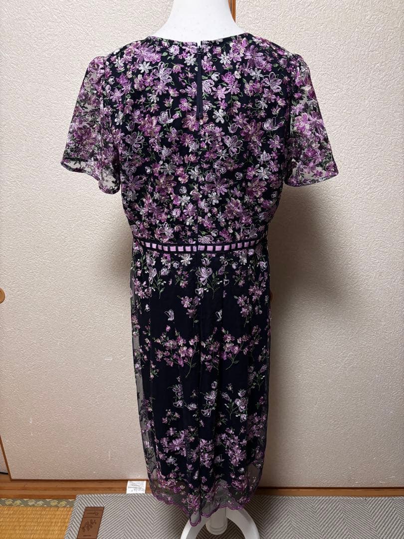 Rose Tiara JEWEL フラワー刺繍フィット＆フレアワンピース