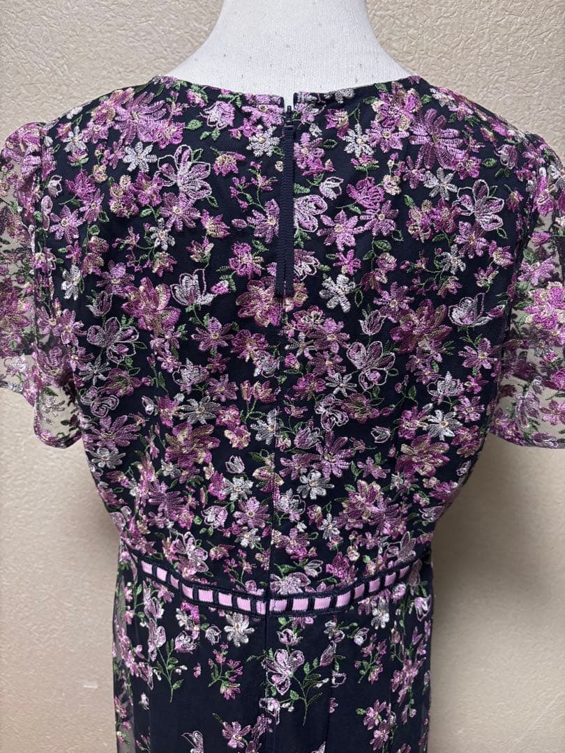 Rose Tiara JEWEL フラワー刺繍フィット＆フレアワンピース