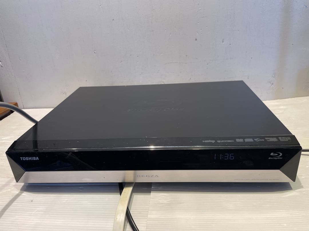 東芝　TOSHIBA ブルーレイディスクレコーダー　通電確認済　リモコン付