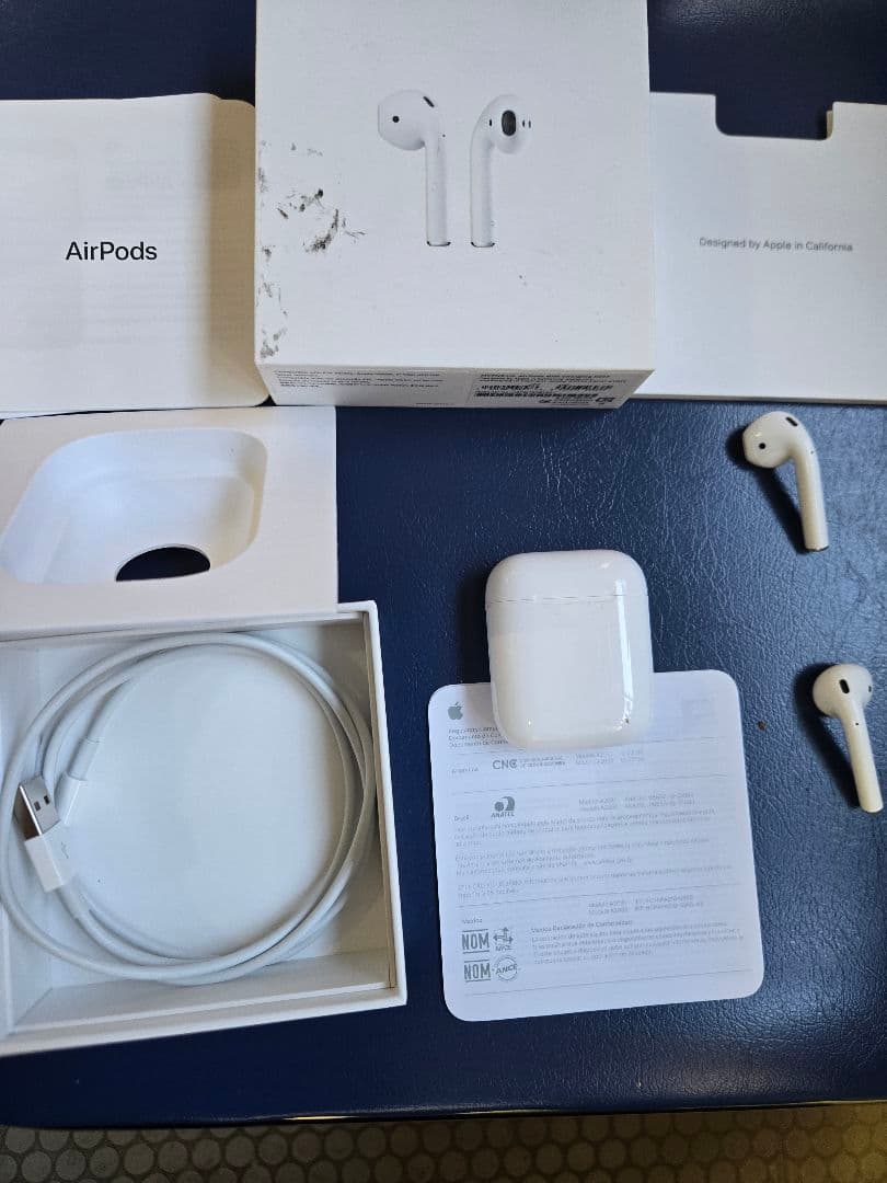 AirPods 第2世代　本体 ホワイト 充電ケース付き