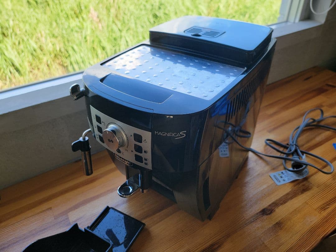 デロンギ マグニフィカS コンパクト全自動コーヒーマシン　ECAM22112B