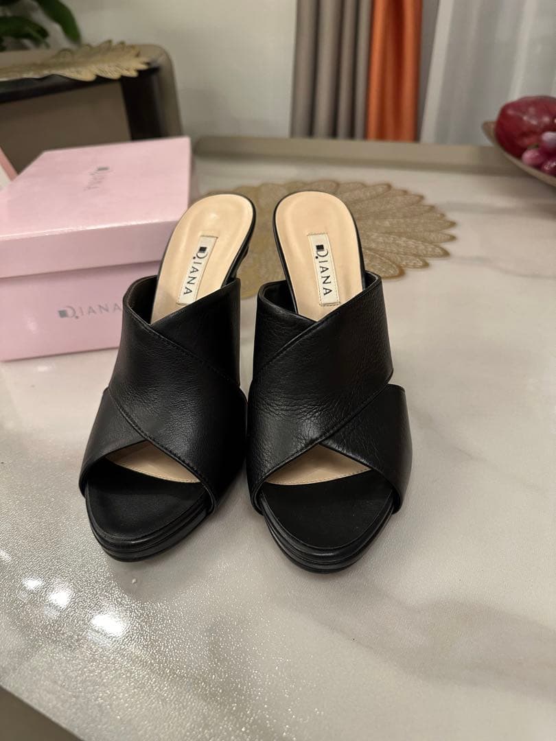 DIANAブラックレザー クロスオーバーミュール 高ヒール