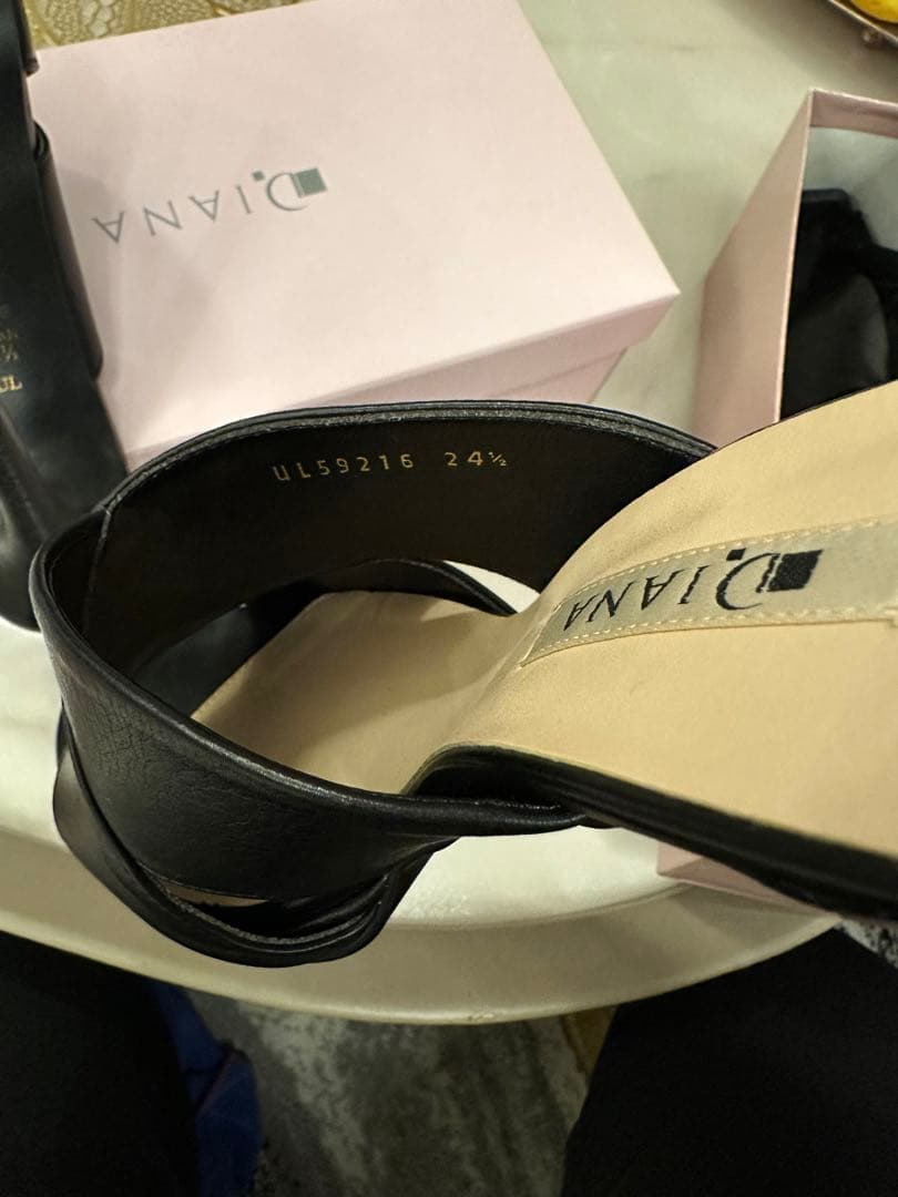 DIANAブラックレザー クロスオーバーミュール 高ヒール