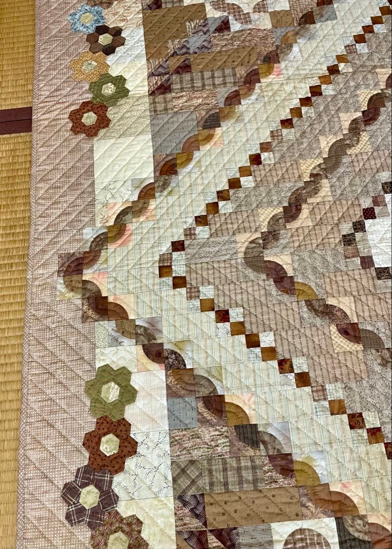 パッチワークキルト　タペストリー　ベッドカバーサイズ