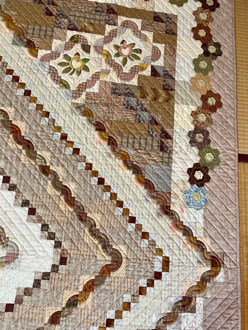 パッチワークキルト　タペストリー　ベッドカバーサイズ