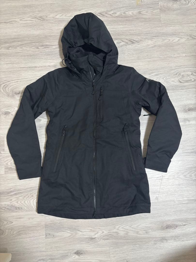 BURTONブラック フード付きジャケット