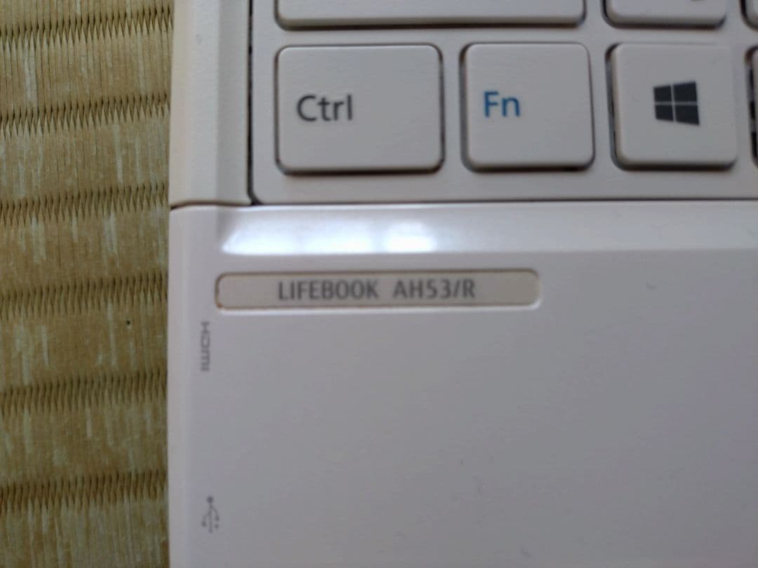 FUJITSU LIFEBOOK AH53/R ホワイト
